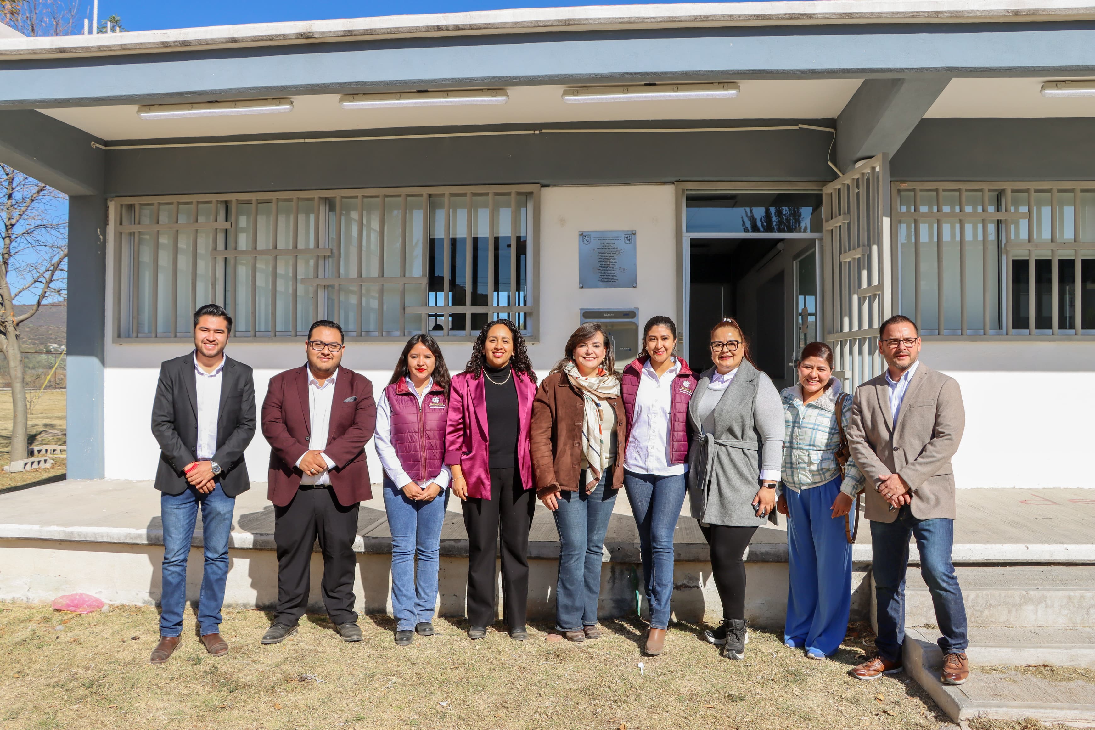 Astrid Ortega coloca la primera piedra de la preparatoria UAQ en Cadereyta